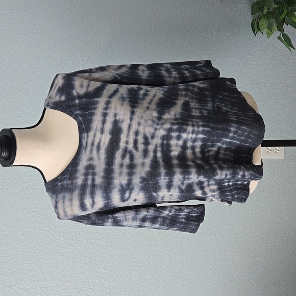 Young Fabulous & Broke Split Back Chiffon 3/4 sleeves Top Blue Tie Dye Sz Large - Picture 1 of 10